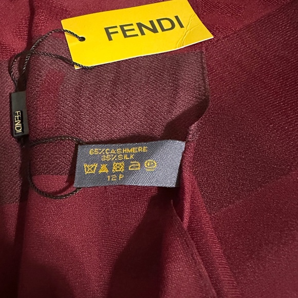 New with tag designer women's Scarf. - Picture 6 of 14